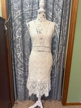 Sleeveless White Lace Midi Dress -Charlotte Russe (med)
